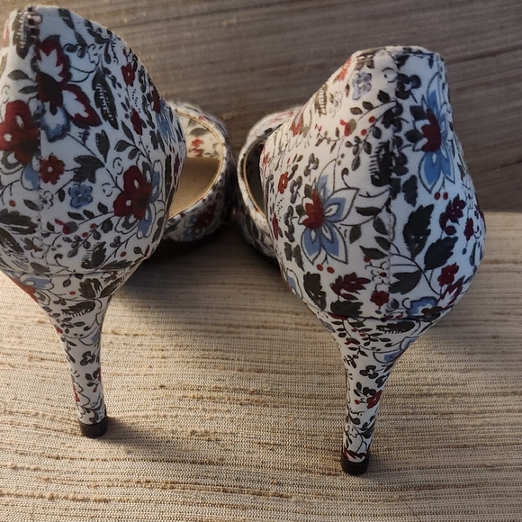 Life Stride Heels - Picture 4 of 4